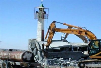 Last October, Muslims from the urban municipality of Viana, Luanda, attended the destruction of the minaret of their mosque Zengo. 